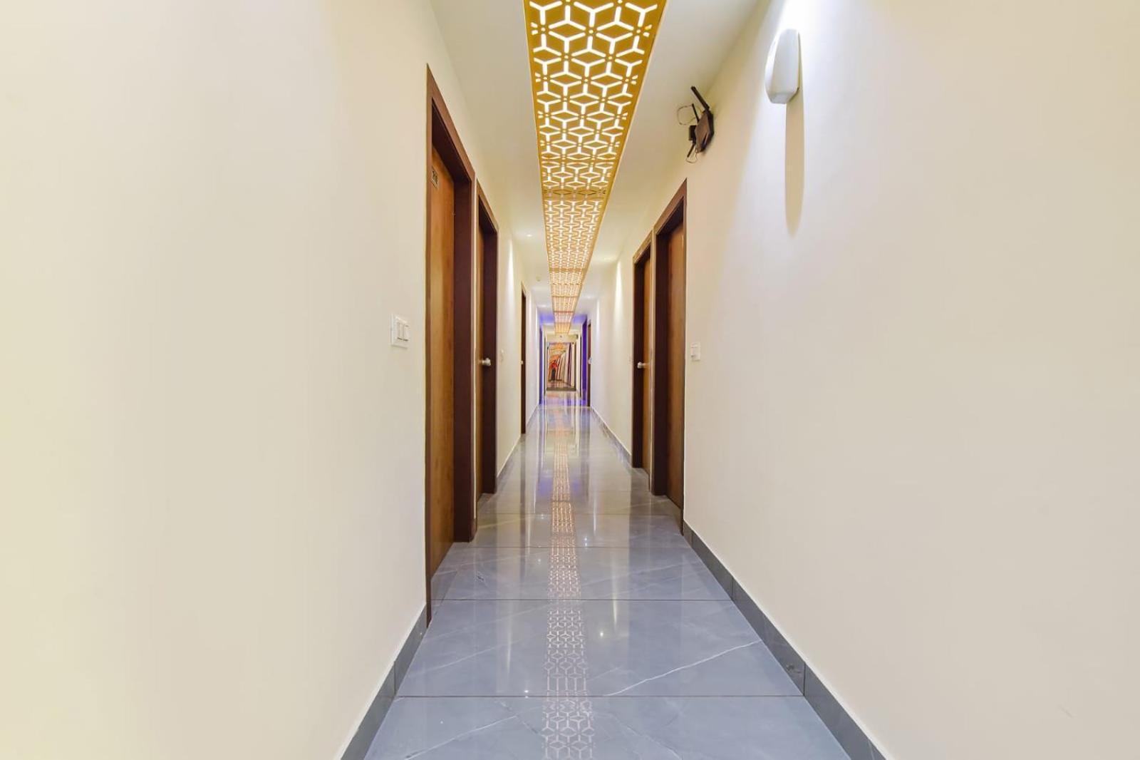 Hotel Avadh Palace, Subhash Bridge, Rto Circle, Ахмедабад Екстериор снимка