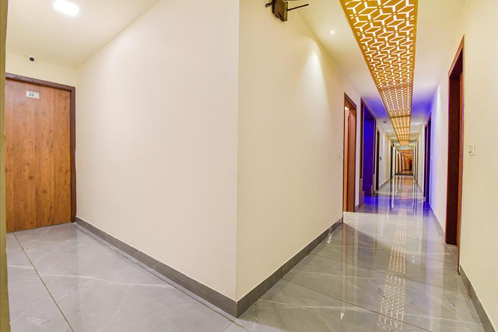 Hotel Avadh Palace, Subhash Bridge, Rto Circle, Ахмедабад Екстериор снимка