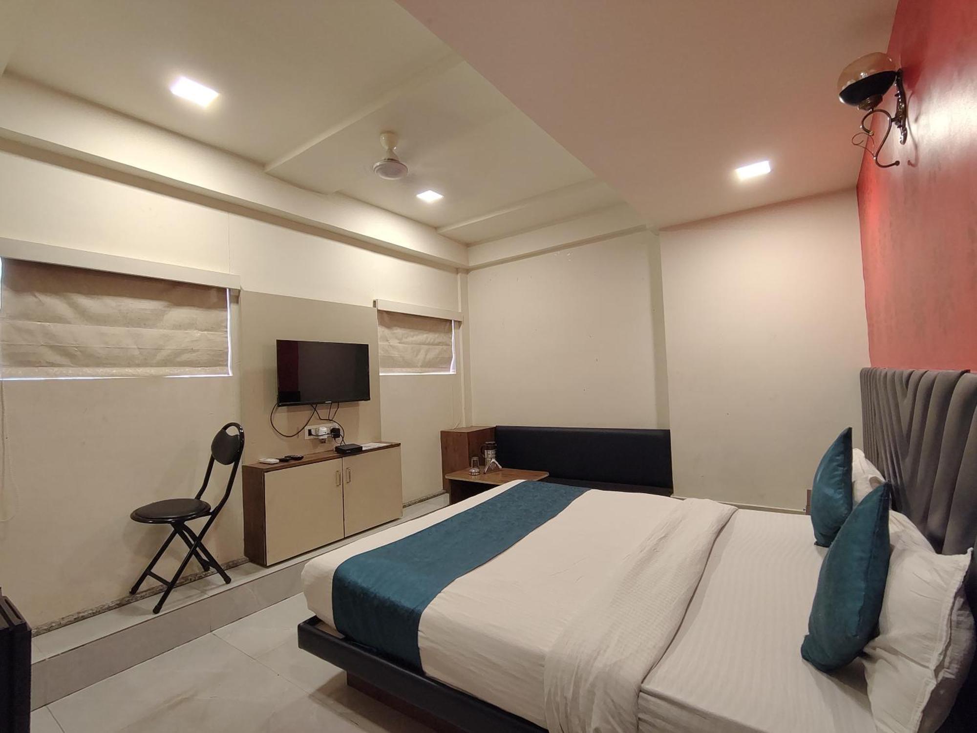 Hotel Avadh Palace, Subhash Bridge, Rto Circle, Ахмедабад Екстериор снимка
