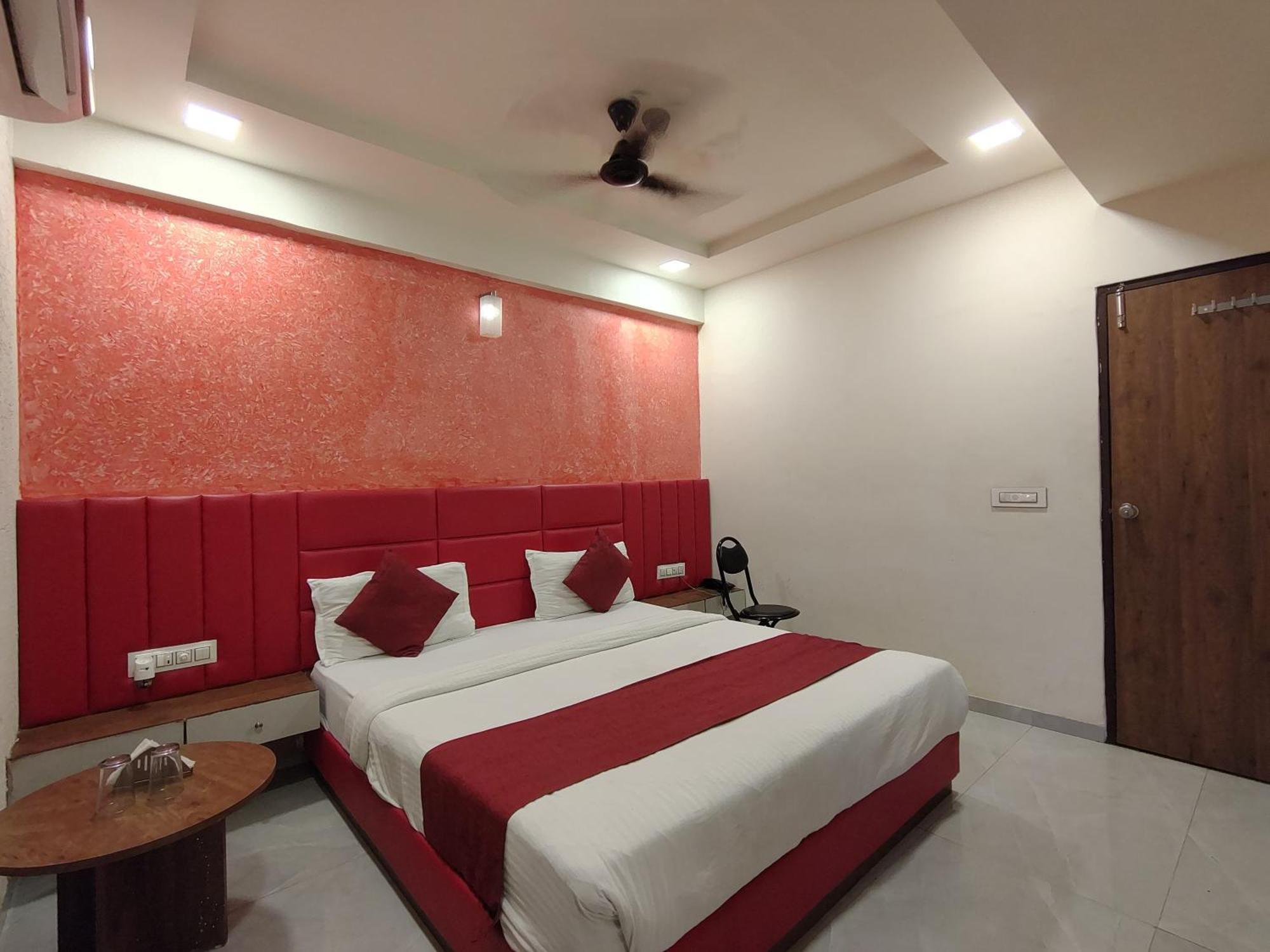 Hotel Avadh Palace, Subhash Bridge, Rto Circle, Ахмедабад Екстериор снимка
