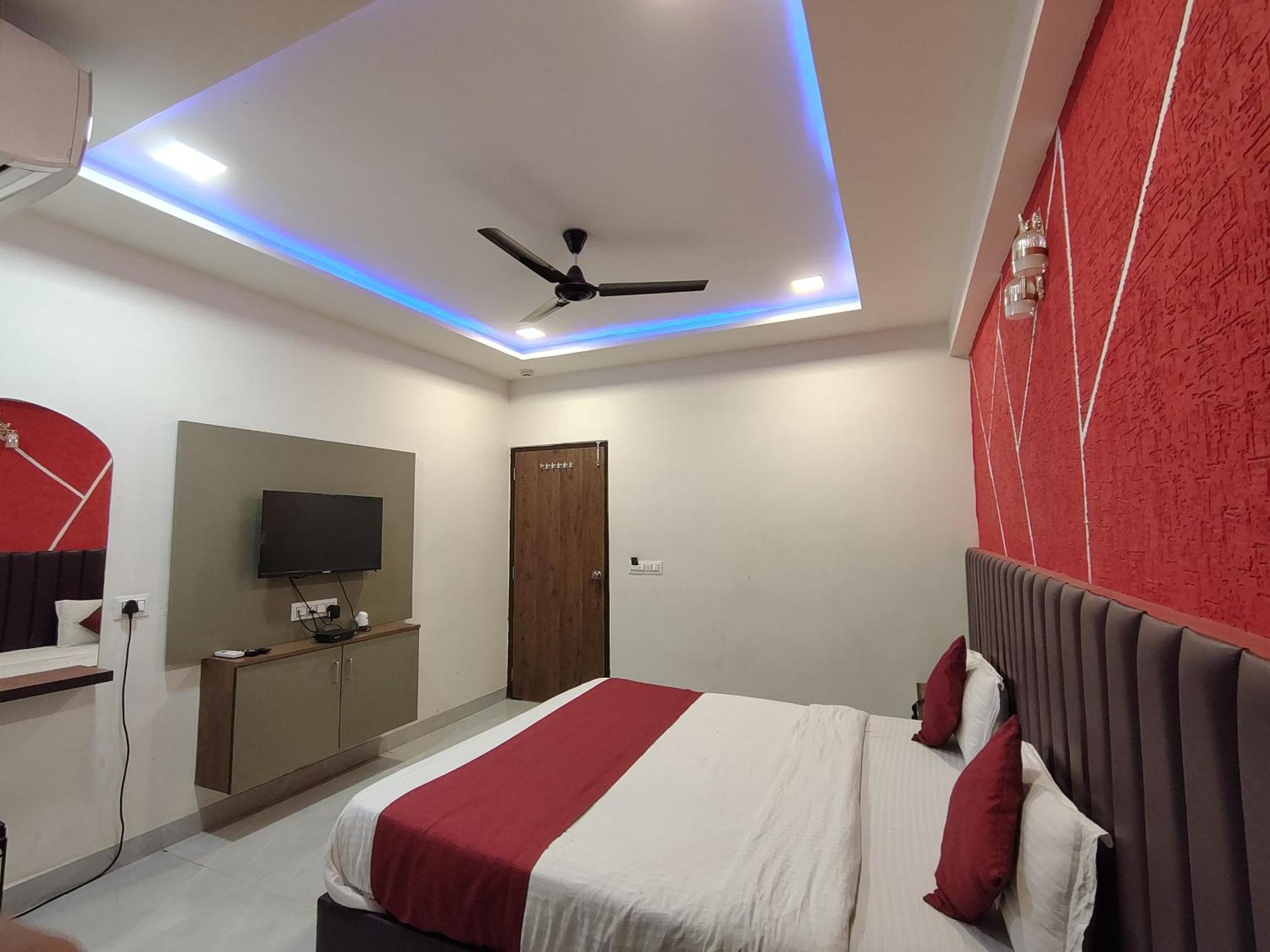 Hotel Avadh Palace, Subhash Bridge, Rto Circle, Ахмедабад Екстериор снимка
