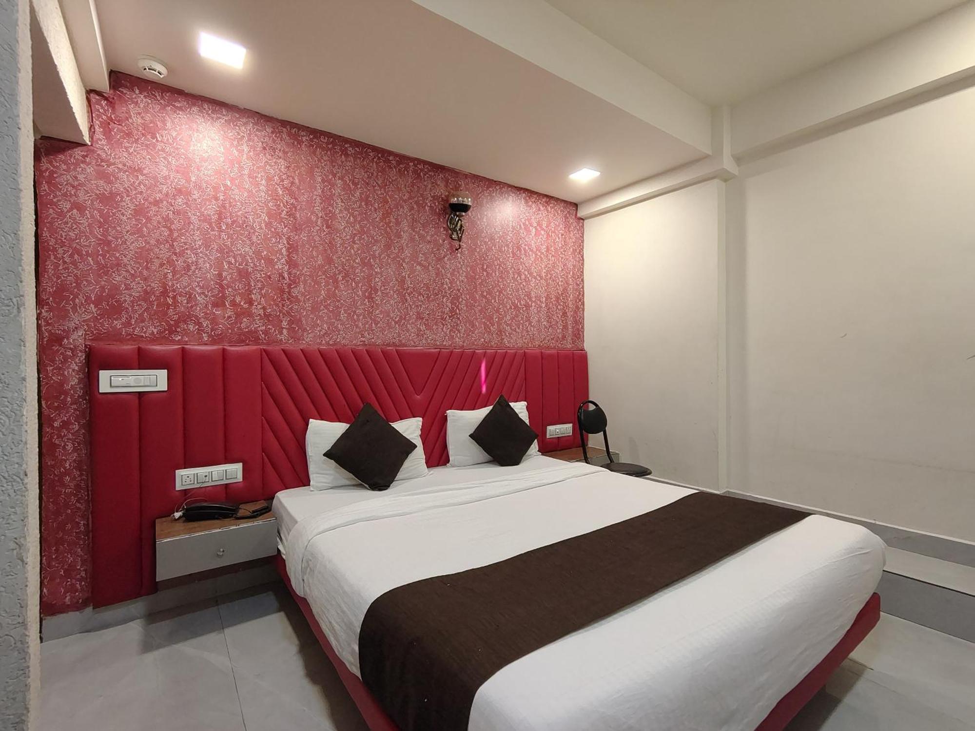 Hotel Avadh Palace, Subhash Bridge, Rto Circle, Ахмедабад Екстериор снимка