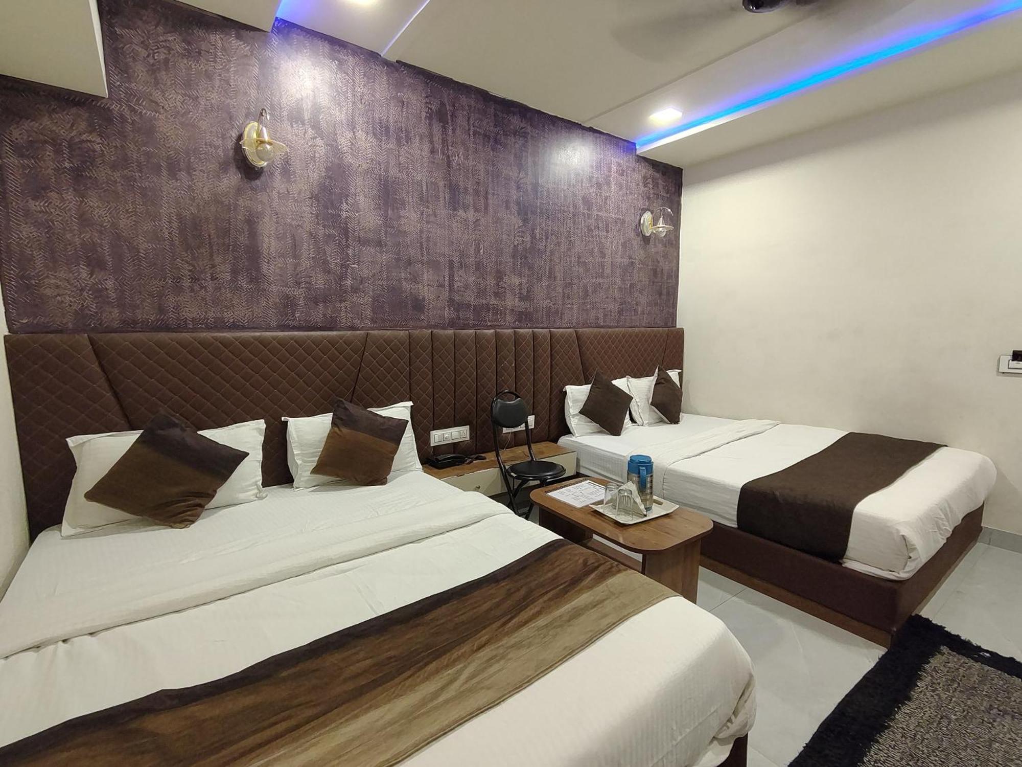 Hotel Avadh Palace, Subhash Bridge, Rto Circle, Ахмедабад Екстериор снимка