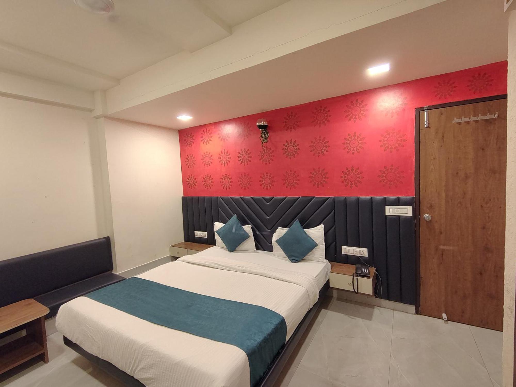 Hotel Avadh Palace, Subhash Bridge, Rto Circle, Ахмедабад Екстериор снимка